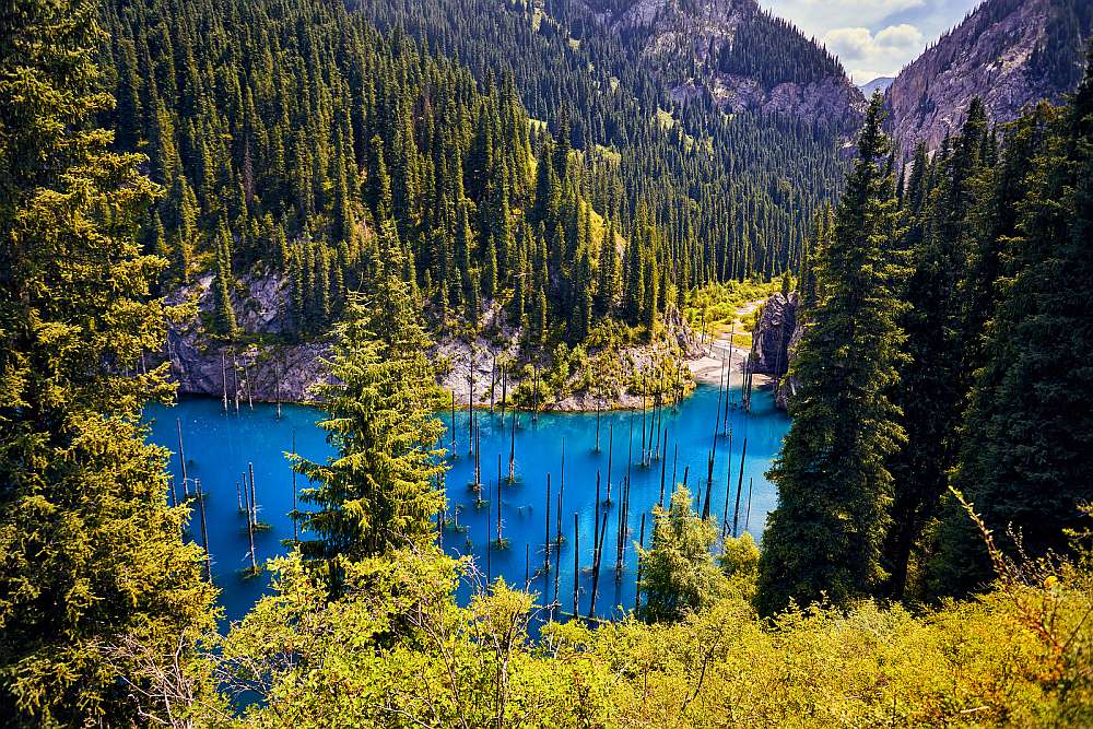 Kasachstan_Lake_Kaindy_Klueger_Reisen